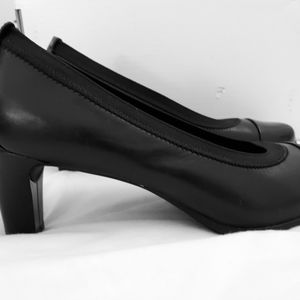 Black Pumps by Rockfort